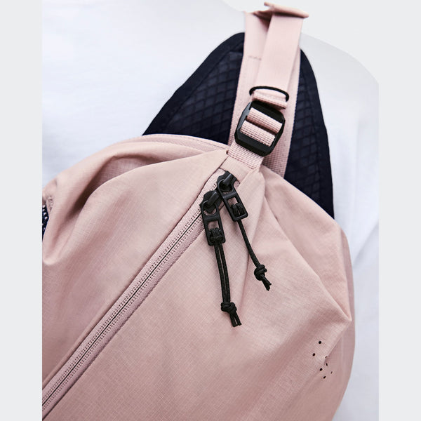 On Sling Pack 9L(2UF30164935) - Biscuit | Black